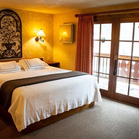 Hotel Chateau Chamonix Georgetown Bagian luar foto