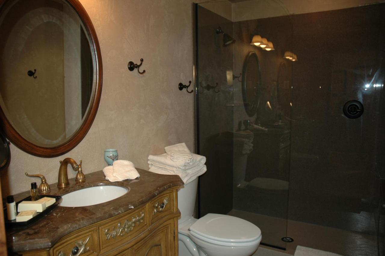 Hotel Chateau Chamonix Georgetown Bagian luar foto