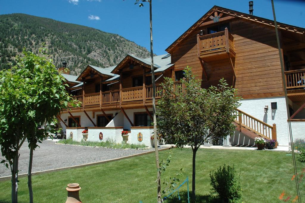 Hotel Chateau Chamonix Georgetown Bagian luar foto