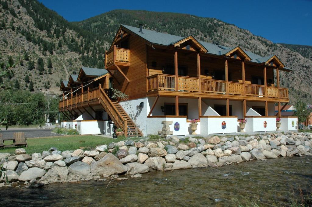 Hotel Chateau Chamonix Georgetown Bagian luar foto