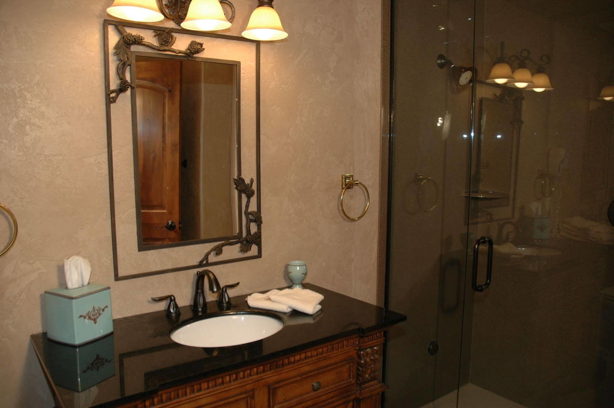 Hotel Chateau Chamonix Georgetown Bagian luar foto